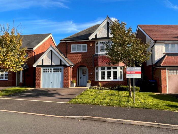3 Bedroom Detached House For Sale In Fisher Road, Alcester, B49