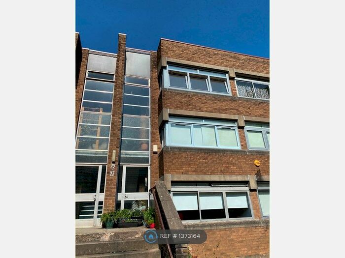 2 Bedroom Flat To Rent In Huntly Court, Glasgow, G41