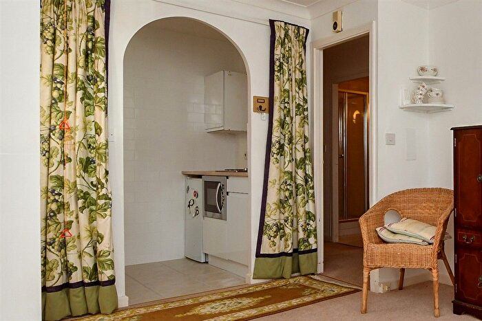 1 Bedroom Flat For Sale In Knotts Lane, Canterbury, Kent, CT1