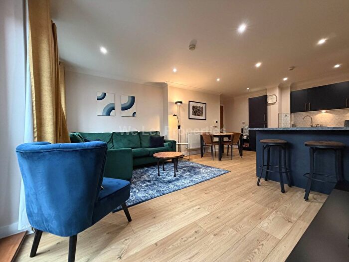 2 Bedroom Flat To Rent In Lake House, Ellesmere Street, M15