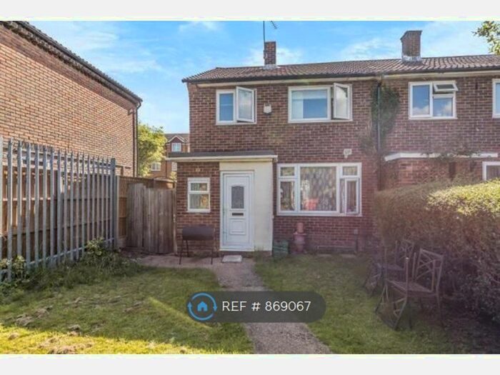 3 Bedroom Semi-Detached House To Rent In Rokesby Road, Slough, SL2
