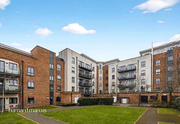 2 Bedroom Flat For Sale In Holford Way, London, SW15