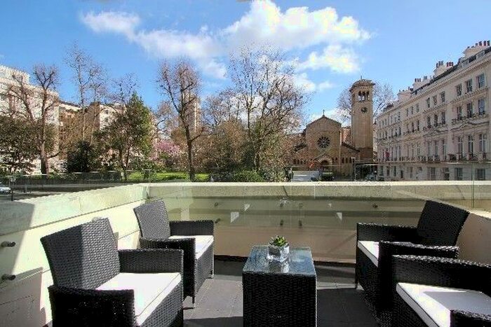 3 Bedroom Flat To Rent In Ennismore Gardens, London, SW7