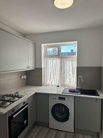 2 Bedroom Flat To Rent In Kenton Lane, Harrow, HA3