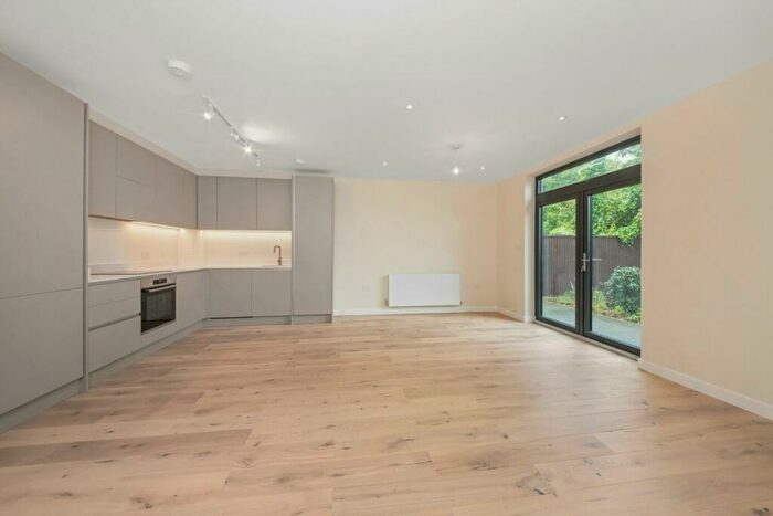 1 Bedroom Apartment To Rent In Alleyn Park, Dulwich, London, SE21