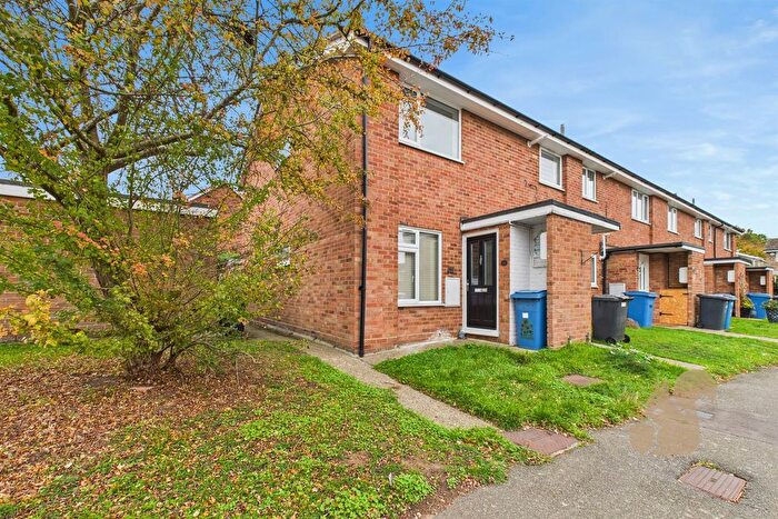 2 Bedroom Maisonette For Sale In De Greys Close, Great Cornard, Sudbury, CO10