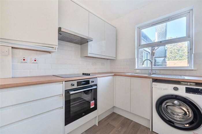 1 Bedroom Apartment To Rent In Woodville Road, Thornton Heath, CR7