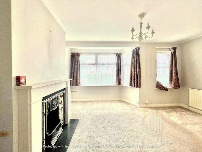 3 Bedroom Flat To Rent In Haslemere Avenue, Mitcham, CR4