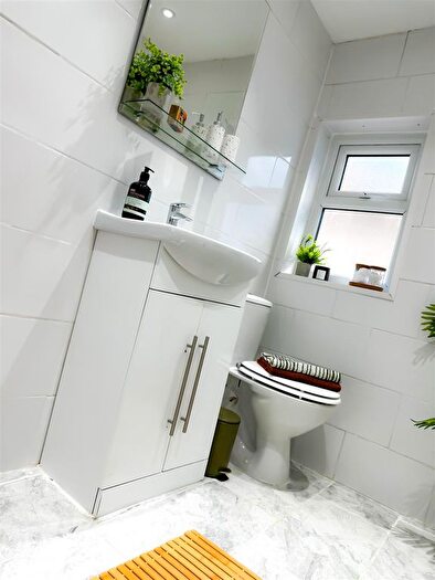 2 Bedroom End Of Terrace House To Rent In Windsor Street, Treherbert, Treorchy, CF42