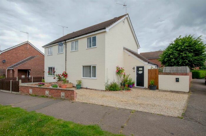 3 Bedroom Semi-Detached House For Sale In Nelson Way, Hevingham, Norwich, NR10