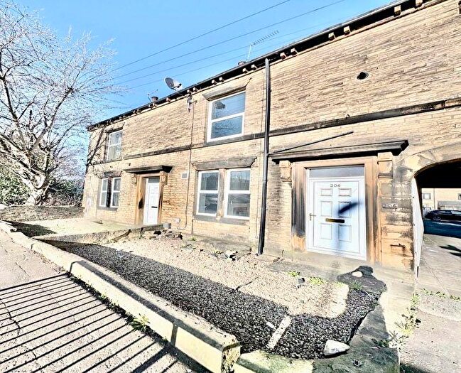 2 Bedroom Town House To Rent In Hunsworth Road, Cleckheaton, West Yorkshire, BD19