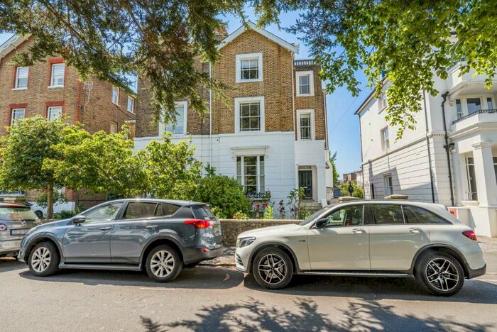 1 Bedroom Flat To Rent In Trinity Place, Windsor, SL4