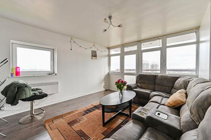2 Bedroom Flat To Rent In Manwood Street, Docklands, London, E16