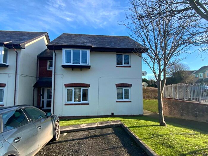 2 Bedroom Flat To Rent In Bedroom St Floor Flat, Geneva Court, Bideford, EX39