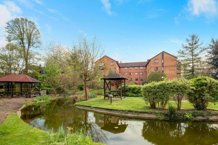 3 Bedroom Apartment To Rent In Campion Close, Croydon, CR0