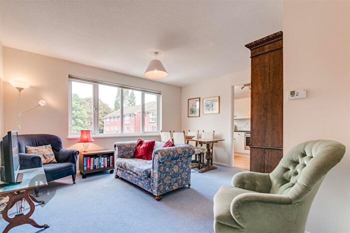 1 Bedroom Flat For Sale In Crowthorne Close, London, SW18