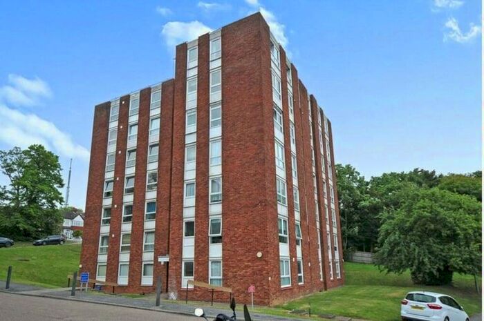 2 Bedroom Flat To Rent In Ross Road, London, SE25