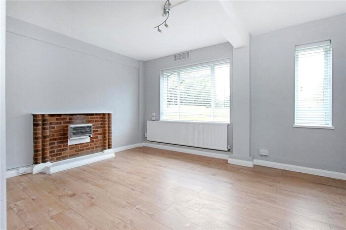 Studio To Rent In Avenell Road, London, N5