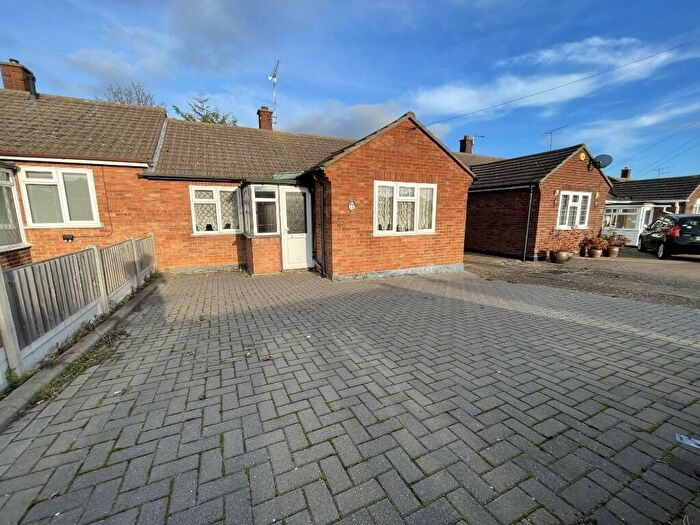 3 Bedroom Semi-Detached Bungalow For Sale In Monks Haven, Stanford-Le-Hope, Essex, SS17