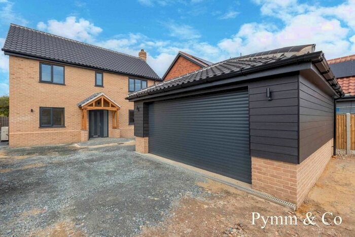 5 Bedroom Detached House For Sale In The Street, Bunwell, NR16