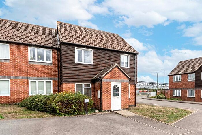 2 Bedroom Maisonette For Sale In All Saints Court, Didcot, Oxfordshire, OX11