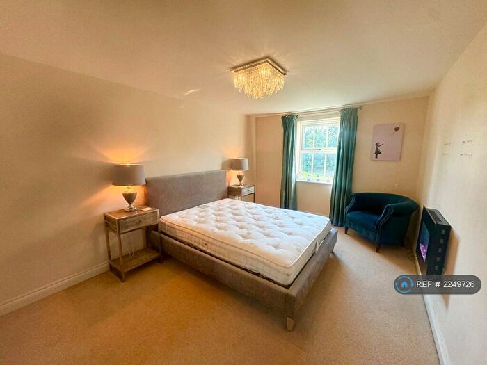 2 Bedroom Flat To Rent In Monarch Drive, Shinfield, RG2