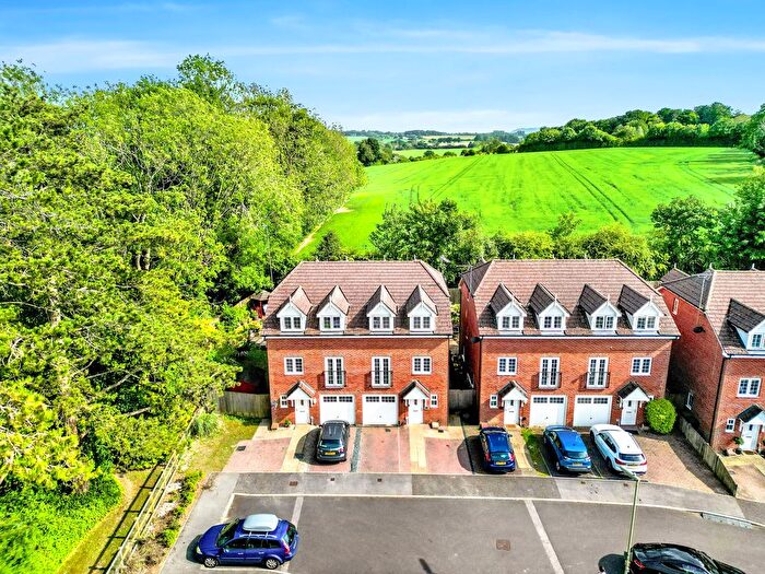 5 Bedroom Semi-Detached House For Sale In Kings View, Alton, GU34