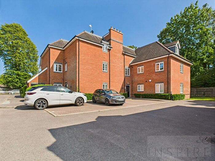 2 Bedroom Flat To Rent In Barn Close, Crawley, RH10