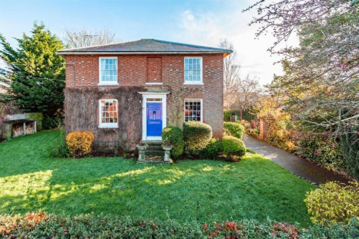 4 Bedroom Detached House For Sale In Yalding Hill, Maidstone, ME18