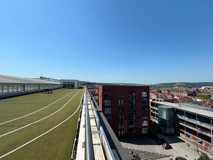 2 Bedroom Apartment For Sale In Skypark Road, Bristol, Somerset, BS3