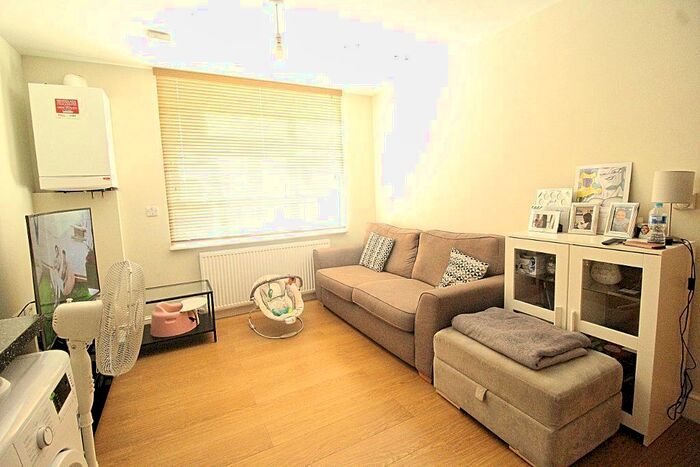 1 Bedroom Flat To Rent In High Road, London, N12