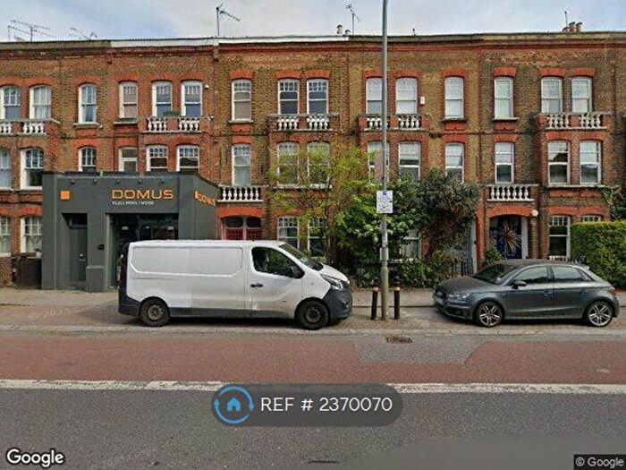 2 Bedroom Flat To Rent In Battersea, London, SW8