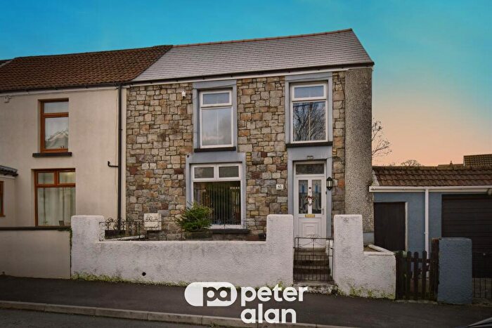 3 Bedroom End Of Terrace House For Sale In Station Road, Hirwaun, Aberdare, CF44
