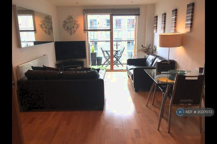 2 Bedroom Flat To Rent In Mackenzie House, Leeds, LS10