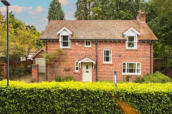 3 Bedroom Detached House For Sale In Main Street, Escrick, York, YO19