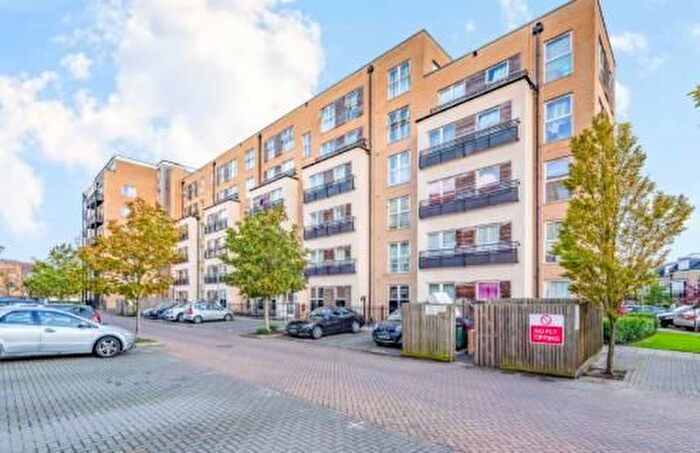 2 Bedroom Flat To Rent In Greenbank Court, Lanadron Close, Isleworth, London, TW7