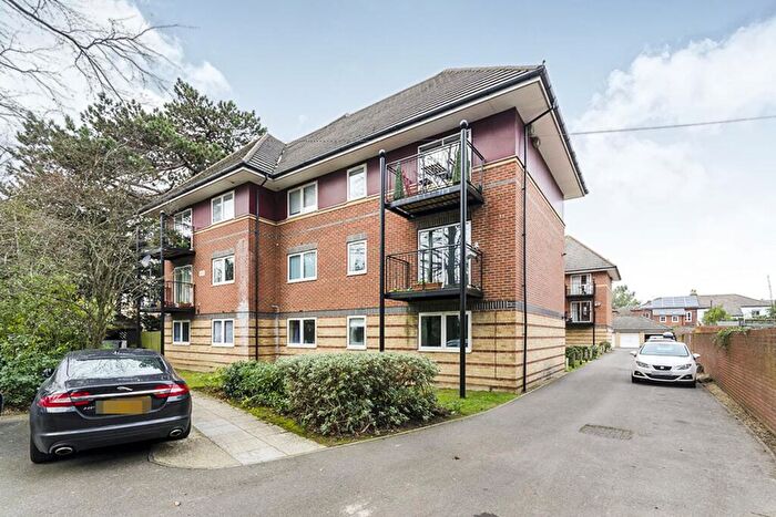 2 Bedroom Flat To Rent In Archers Road, Southampton, SO15