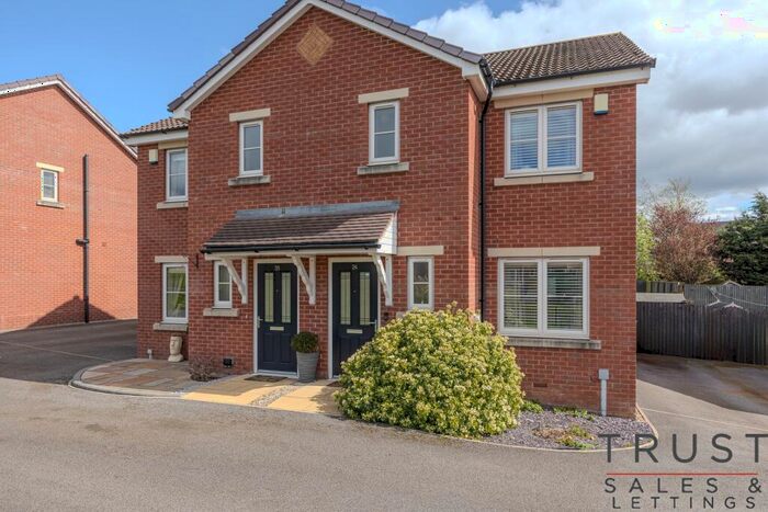 3 Bedroom Semi-Detached House To Rent In Phoenix Way, Gildersome, Morley, Leeds, LS27