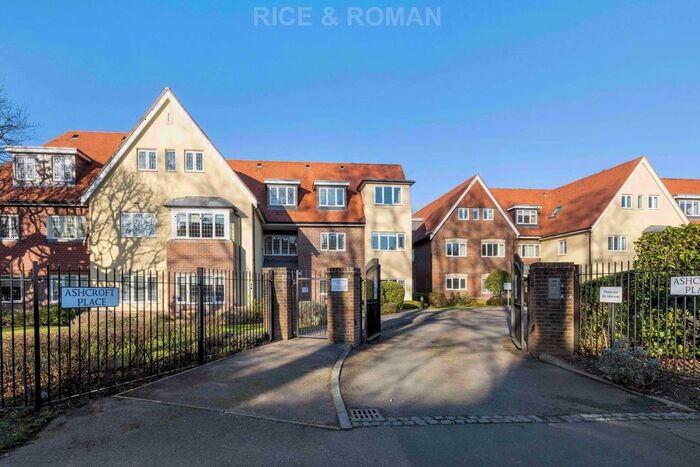 2 Bedroom Flat To Rent In Ashcroft Place, Leatherhead, KT22