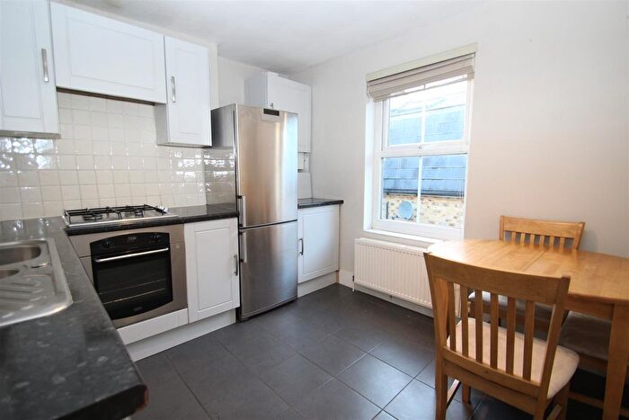 2 Bedroom Flat To Rent In Earlsfield Road, London, SW18