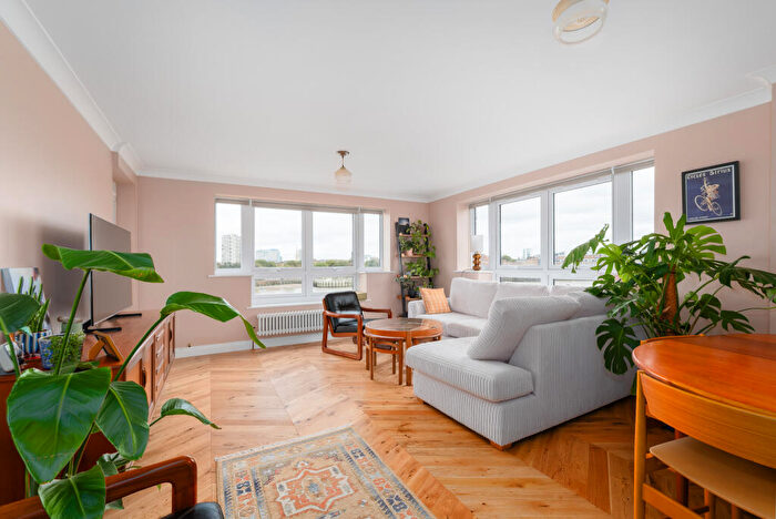 2 Bedroom Flat For Sale In Princes Riverside Road, London, SE16