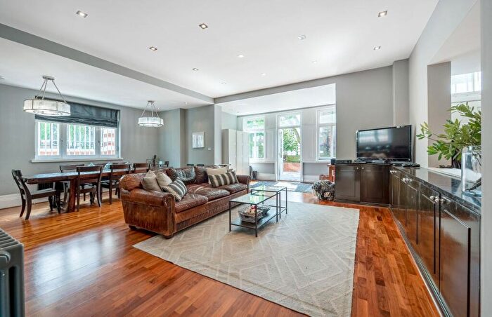 3 Bedroom Apartment For Sale In Hamilton Terrace, NW8