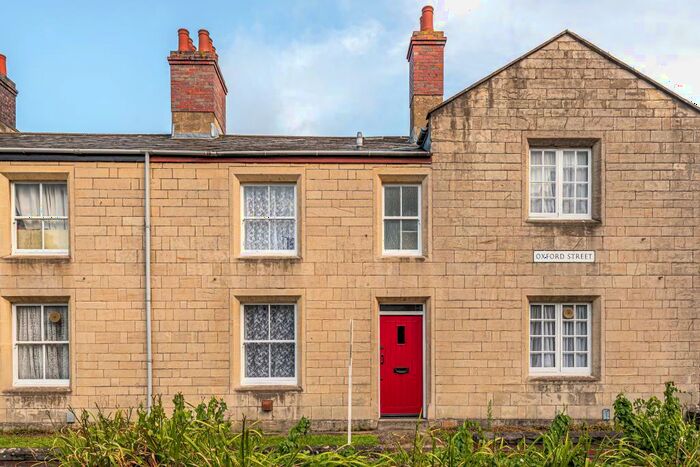 2 Bedroom Terraced House To Rent In Oxford Street, Town Centre, SN1