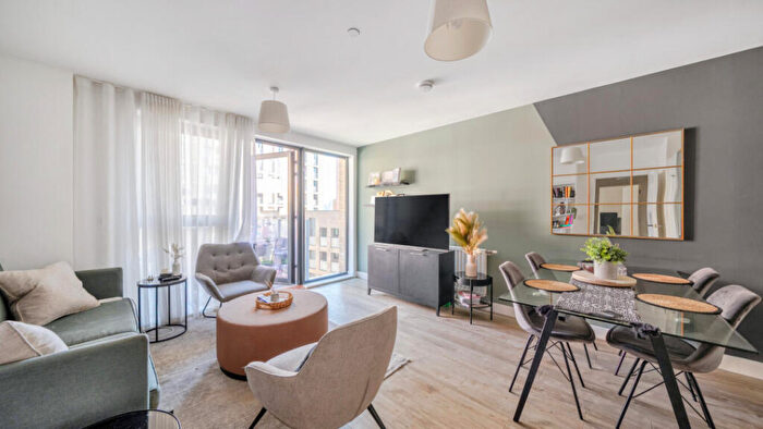 2 Bedroom Flat For Sale In Lakeside Drive, Park Royal, NW10