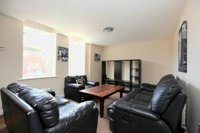 6 Bedroom Flat To Rent In Lavender Gardens, Jesmond, Newcastle Upon Tyne, NE2