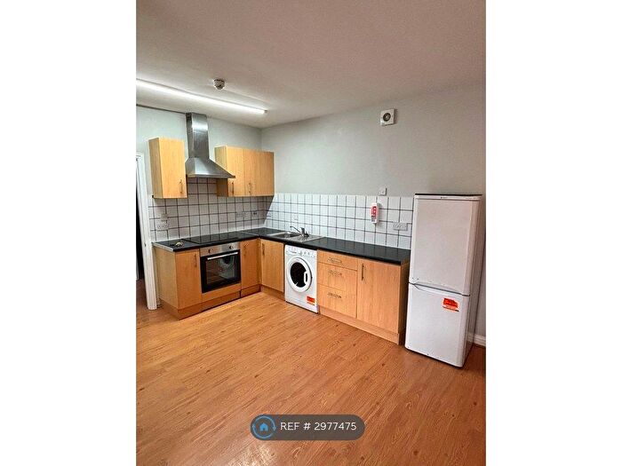 2 Bedroom Flat To Rent In Mallaby Court, Birkenhead, CH41