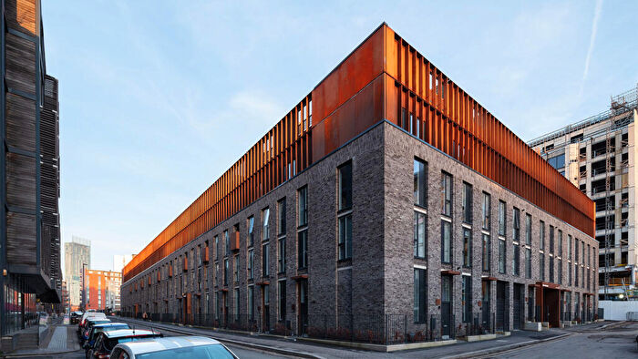 3 Bedroom Town House To Rent In Roof Gardens, Bentinck Street, Castlefield, M15