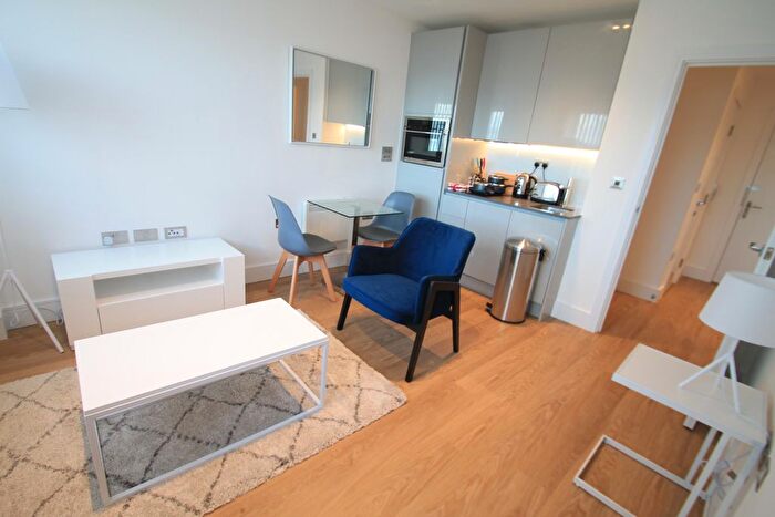 1 Bedroom Flat To Rent In Laporte Way, LU4
