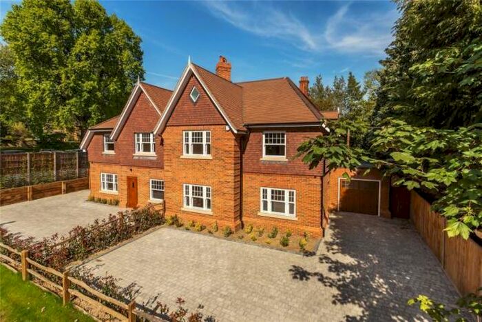 5 Bedroom Detached House To Rent In Woking, GU22