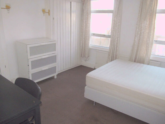 4 Bedroom Terraced House To Rent In Bishops Road, Reading, Berkshire, RG6